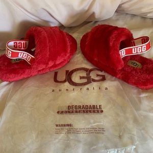 UGG Fluff Logo Slides